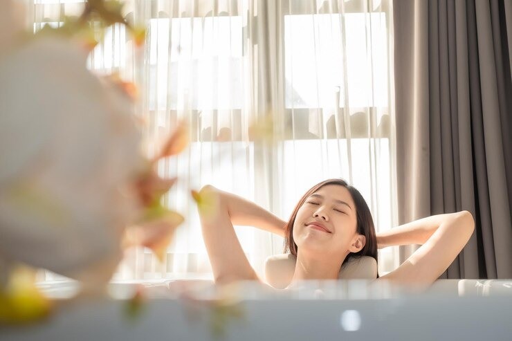 manfaat mandi pagi, mandi pagi untuk imun, manfaat mandi pagi untuk ibu muda, cara meningkatkan mood pagi hari, mandi air dingin dan energi, pola hidup sehat ibu rumah tangga, cara segar di pagi hari
